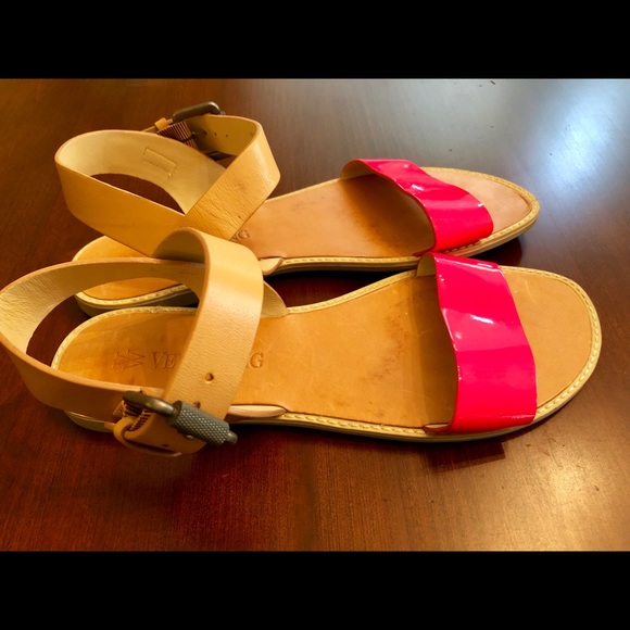 Tan & Hot Link Vera Wang Sandals - Picture 2 of 2